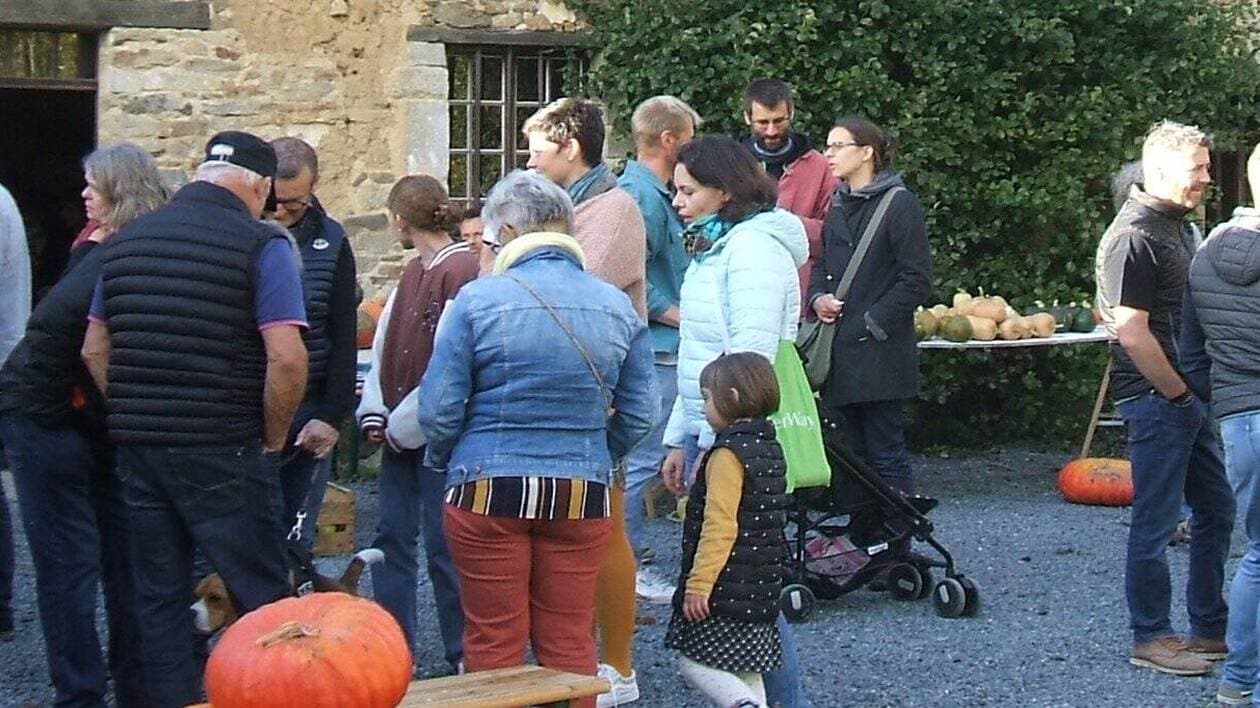 100 Marcheurs À La Fête De Parçay-sur-Vienne 100 Marcheurs À La Fête De Parçay-sur-Vienne