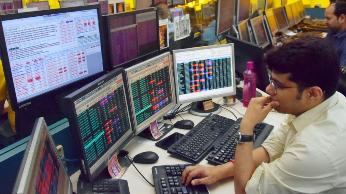 शेयर बाजार में भारी उछाल: सेंसेक्स 1078 अंक ऊपर, निफ्टी ने 2025 का घाटा किया रिकवर शेयर बाजार में भारी उछाल: सेंसेक्स 1078 अंक ऊपर, निफ्टी ने 2025 का घाटा किया रिकवर