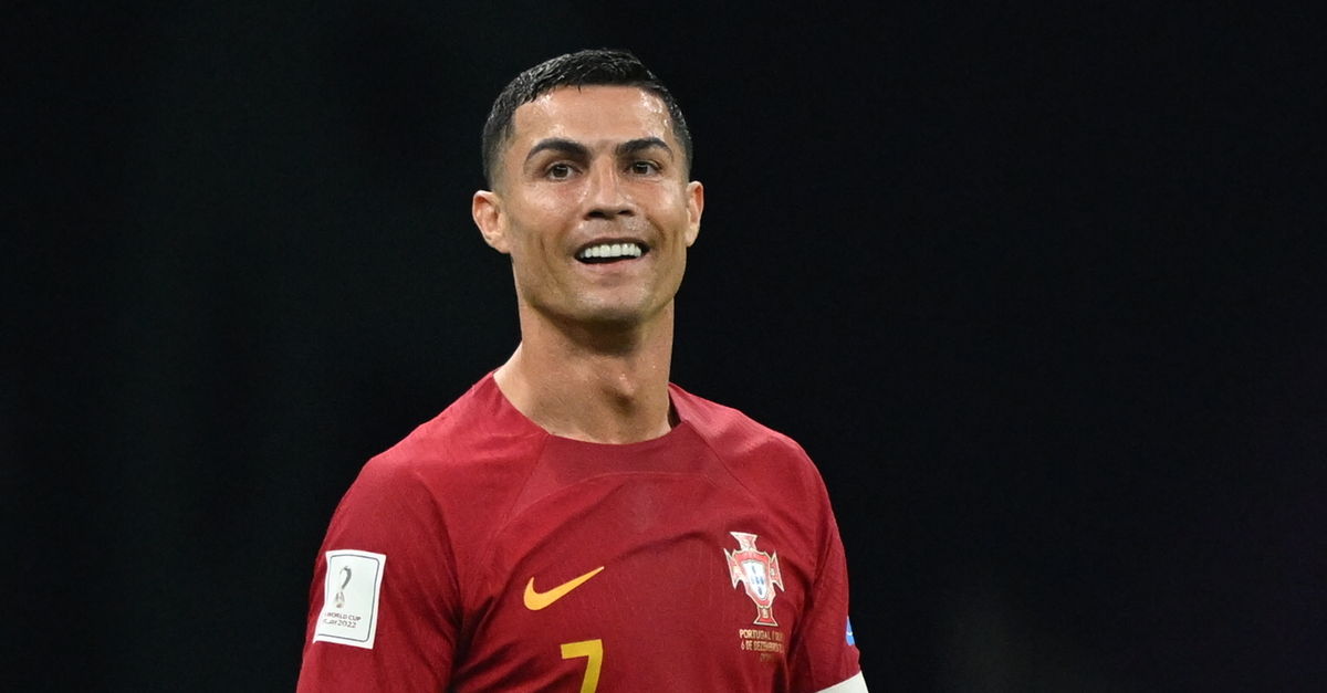 2 Yıllık Dev Anlaşma: Cristiano Ronaldo Al Nassr'a Transfer Oluyor 2 Yıllık Dev Anlaşma: Cristiano Ronaldo Al Nassr'a Transfer Oluyor