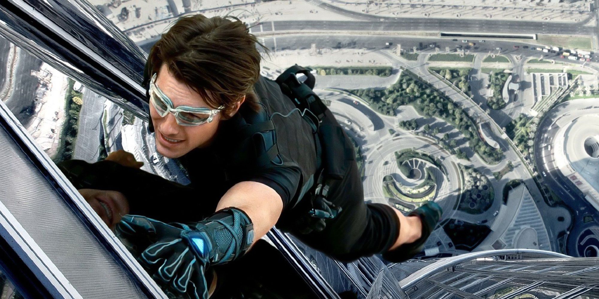 8000 Feet, 140 MPH Winds: Tom Cruise's Incredible Mission: Impossible Stunt Revealed 8000 Feet, 140 MPH Winds: Tom Cruise's Incredible Mission: Impossible Stunt Revealed