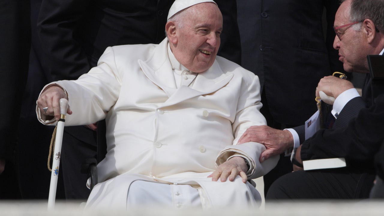 88-Year-Old Pope Francis Dies After Pneumonia Struggle 88-Year-Old Pope Francis Dies After Pneumonia Struggle