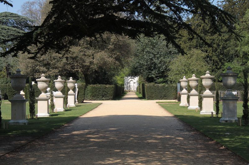 A Look At Nicki Chapman's Private Garden In Chiswick A Look At Nicki Chapman's Private Garden In Chiswick
