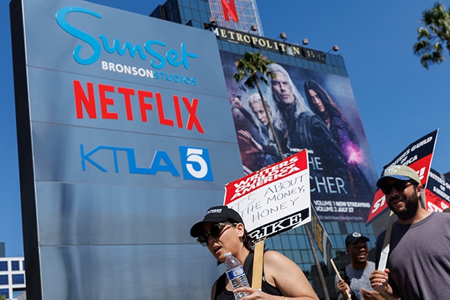 Actors Join Writers' Strike: Total Hollywood Production Freeze Actors Join Writers' Strike: Total Hollywood Production Freeze