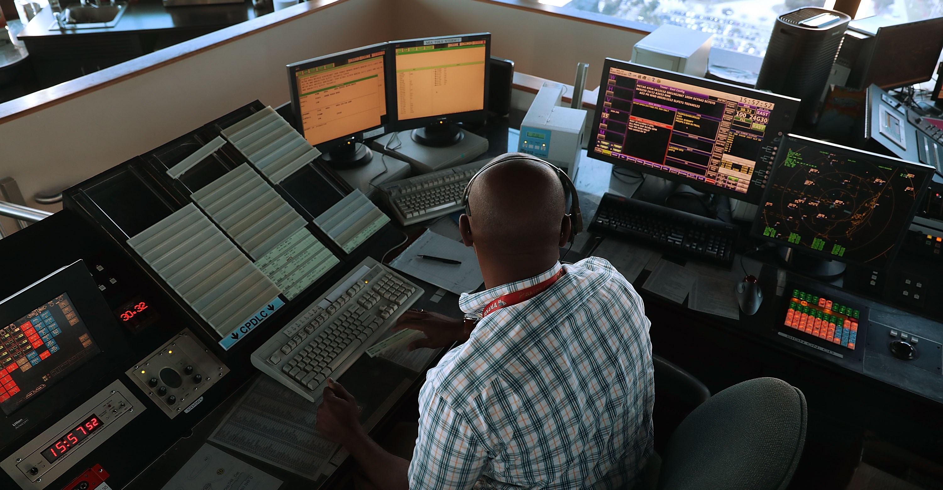 Air Traffic Controllers Cite Trump Administration Policy As Root Of Newark Airport Problems Air Traffic Controllers Cite Trump Administration Policy As Root Of Newark Airport Problems