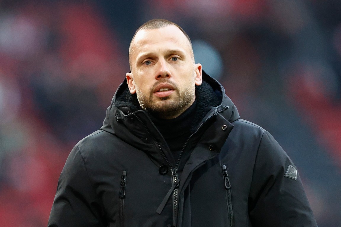Ajax Bevestigt Gesprekken Met Heitinga Voor Hoofdtrainersrol Ajax Bevestigt Gesprekken Met Heitinga Voor Hoofdtrainersrol