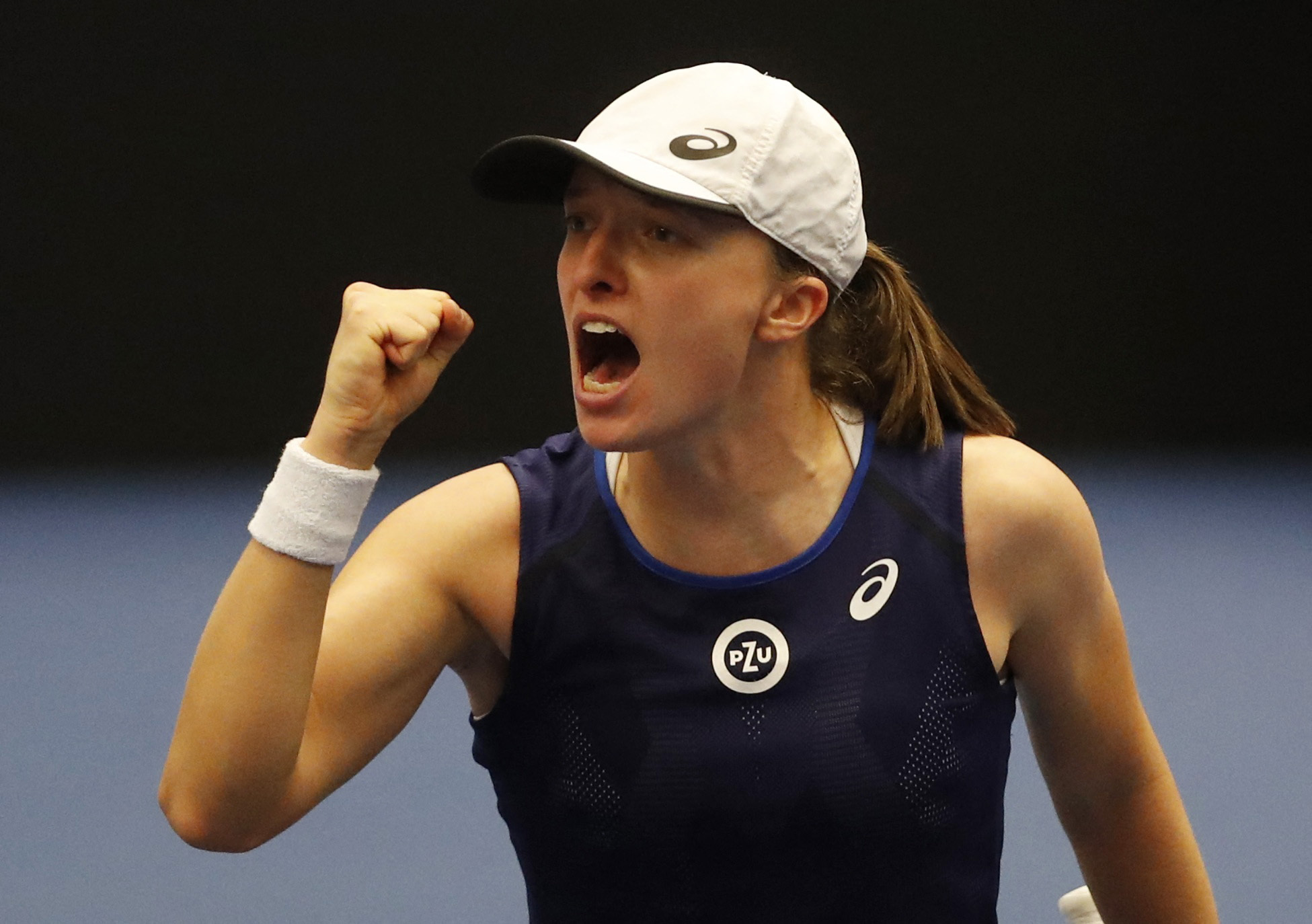 Alcaraz Triumphs In Roland Garros Debut, Swiatek Dominates Alcaraz Triumphs In Roland Garros Debut, Swiatek Dominates
