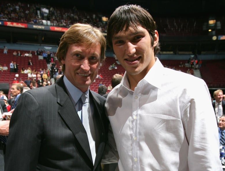 Alex Ovechkin Ties Wayne Gretzky's NHL Goal Record With 894th Goal Alex Ovechkin Ties Wayne Gretzky's NHL Goal Record With 894th Goal