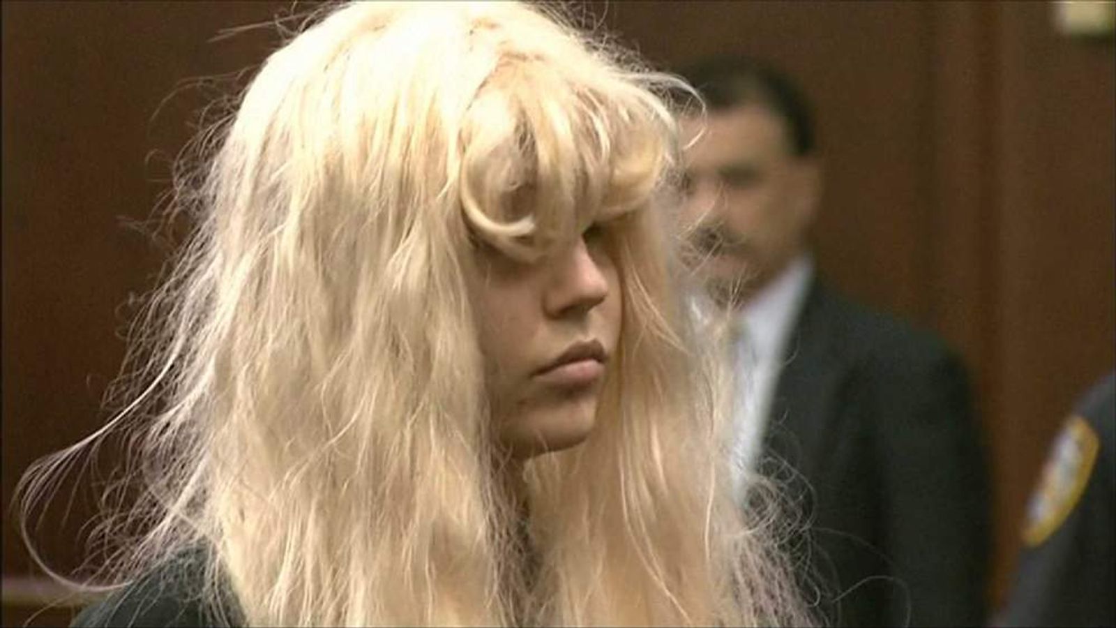 Amanda Bynes' Former Classmate Details Troubling Past Behavior Amanda Bynes' Former Classmate Details Troubling Past Behavior