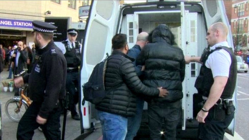 Amsterdam Knife Attack: Police Raid Hotel After Multiple Injuries Amsterdam Knife Attack: Police Raid Hotel After Multiple Injuries
