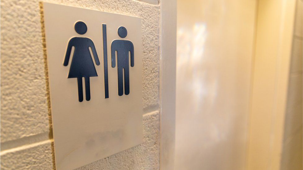 Arrestan A Universitaria Transgénero Por Usar Baño Femenino: El Caso Que Genera Debate Arrestan A Universitaria Transgénero Por Usar Baño Femenino: El Caso Que Genera Debate