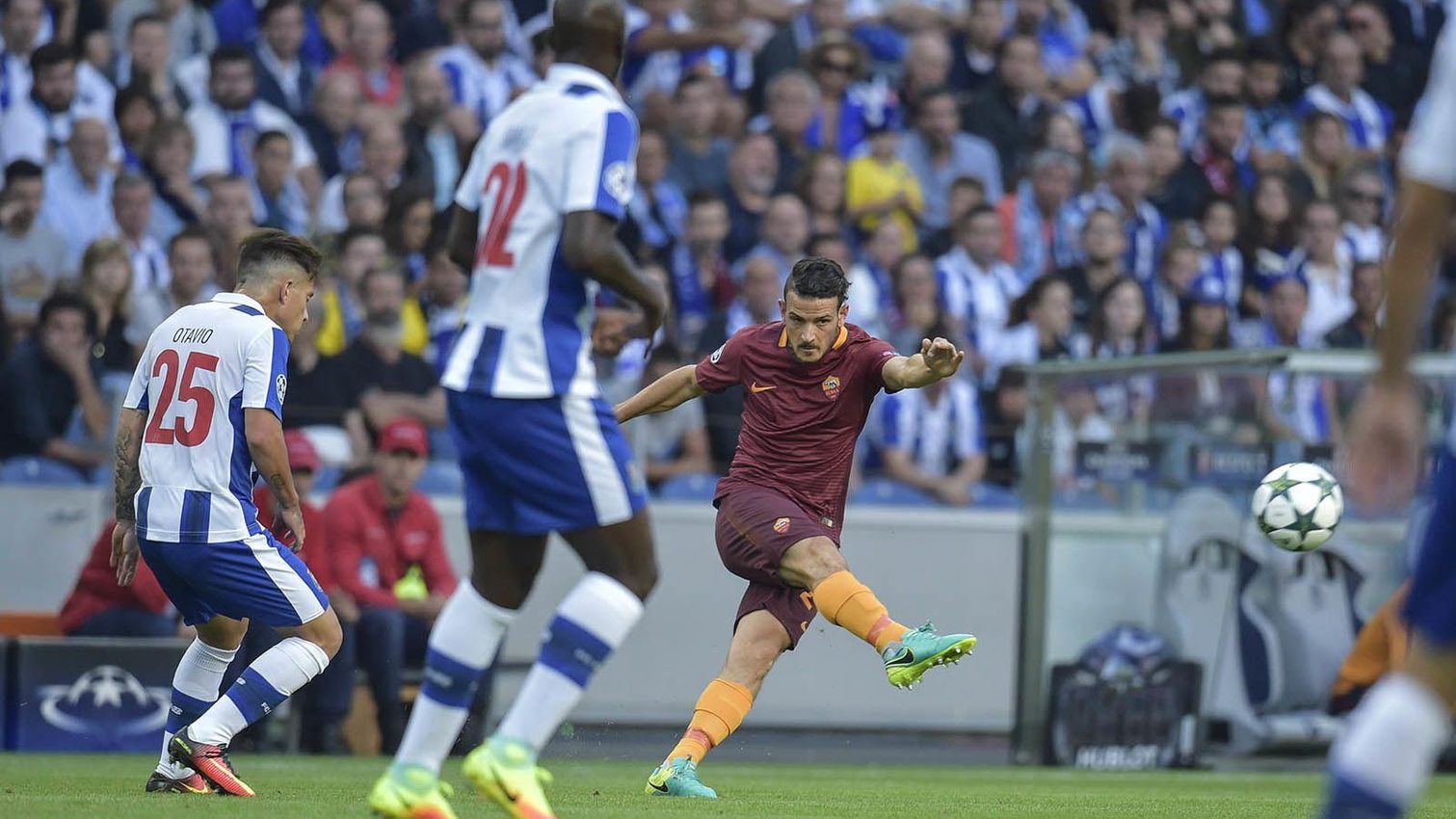 AS Roma Elimină FC Porto Și Se Califică În Optimile Europa League AS Roma Elimină FC Porto Și Se Califică În Optimile Europa League