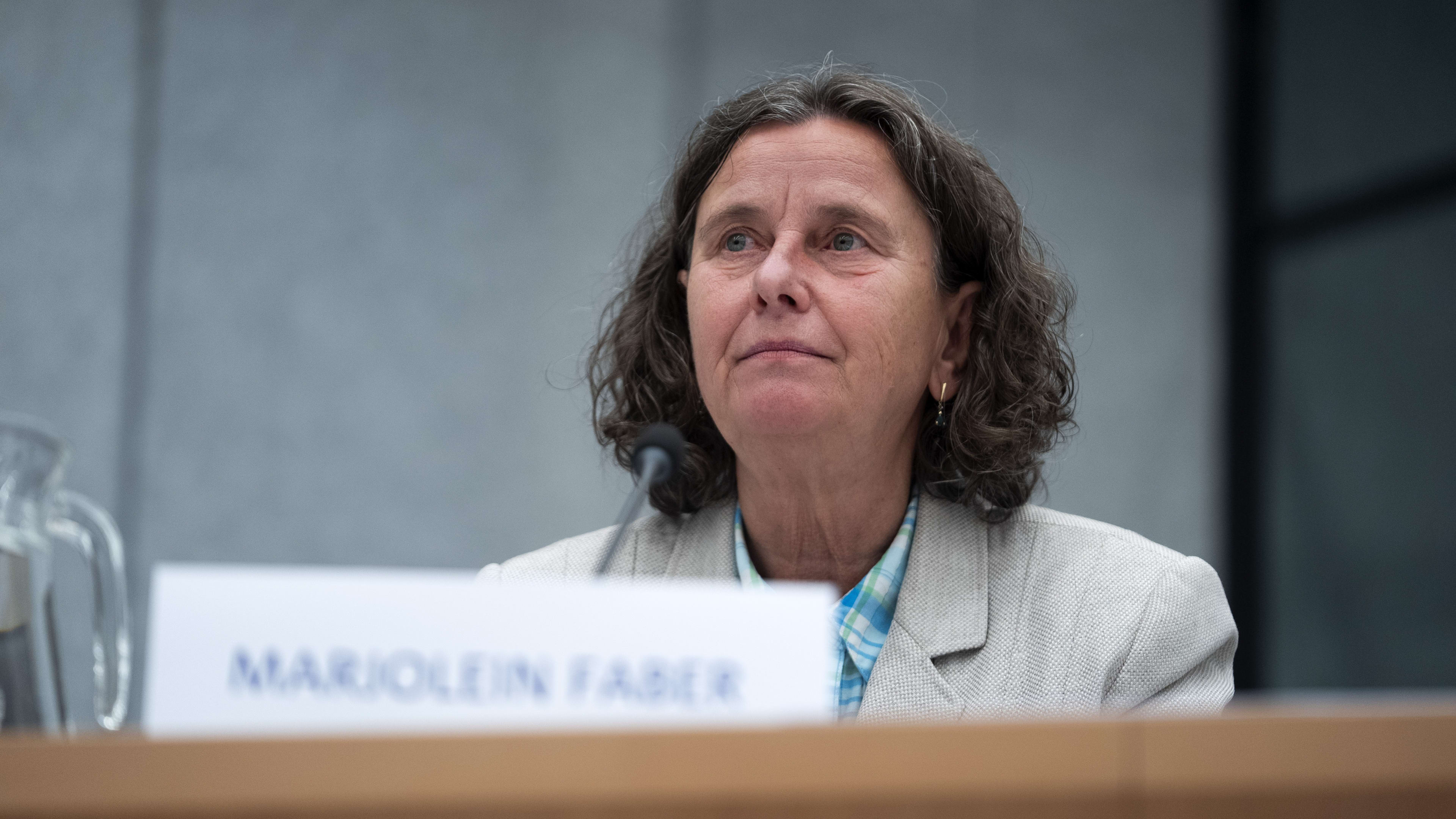 Asylum Minister Faber Wins No-Confidence Vote Asylum Minister Faber Wins No-Confidence Vote