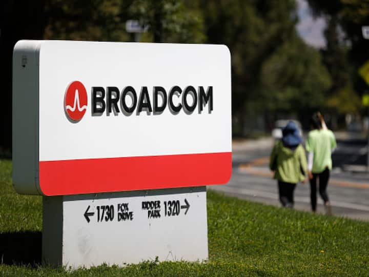 AT&T Sounds Alarm On Broadcom's VMware Deal: 1,050% Price Surge AT&T Sounds Alarm On Broadcom's VMware Deal: 1,050% Price Surge