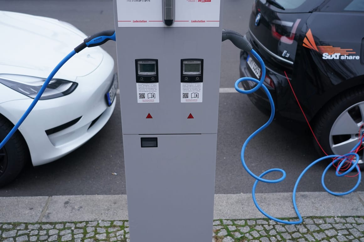 Auto Industry Pushback: Dealers Resist Electric Vehicle Sales Quotas Auto Industry Pushback: Dealers Resist Electric Vehicle Sales Quotas