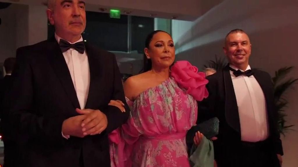 Baile De La Rosa 2025: Los Vestidos Más Elegantes De La Noche Baile De La Rosa 2025: Los Vestidos Más Elegantes De La Noche
