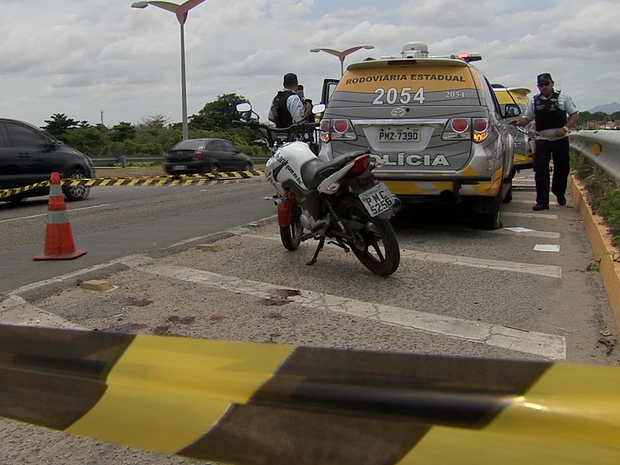 Bandidos Ferem Policiais Em Emboscada: Dois Agentes Baleados Bandidos Ferem Policiais Em Emboscada: Dois Agentes Baleados