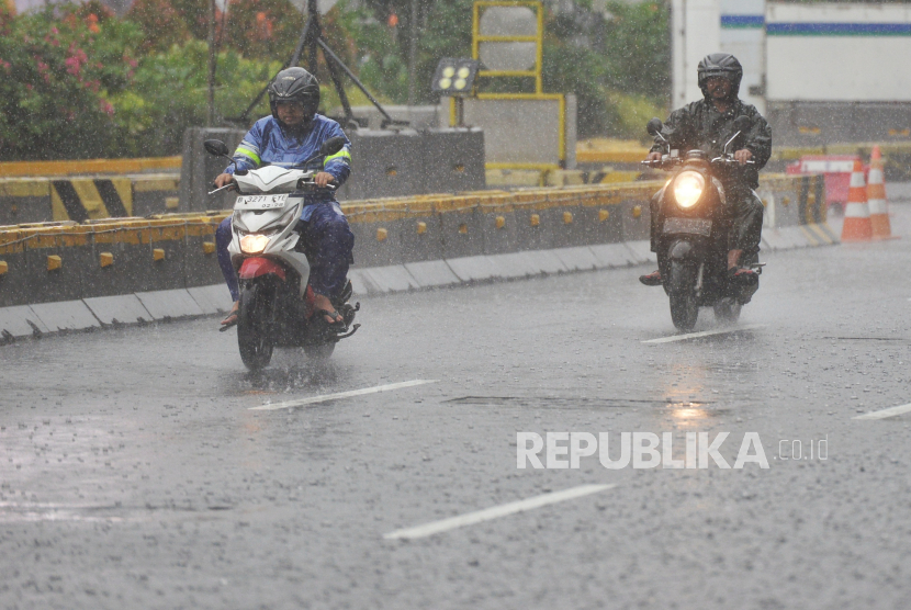 Bandung Hujan Hingga Sore: Prakiraan Cuaca Besok, 23 April 2024 Di Jawa Barat Bandung Hujan Hingga Sore: Prakiraan Cuaca Besok, 23 April 2024 Di Jawa Barat