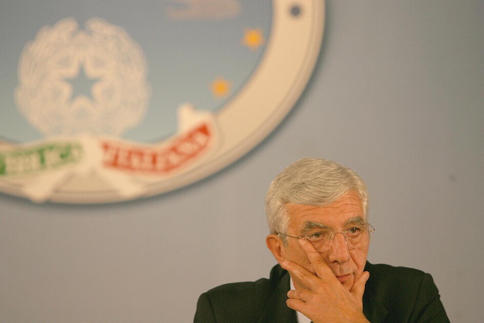 Becciu Dovrà Pagare: Il Risarcimento Ai Suoi Accusatori Becciu Dovrà Pagare: Il Risarcimento Ai Suoi Accusatori