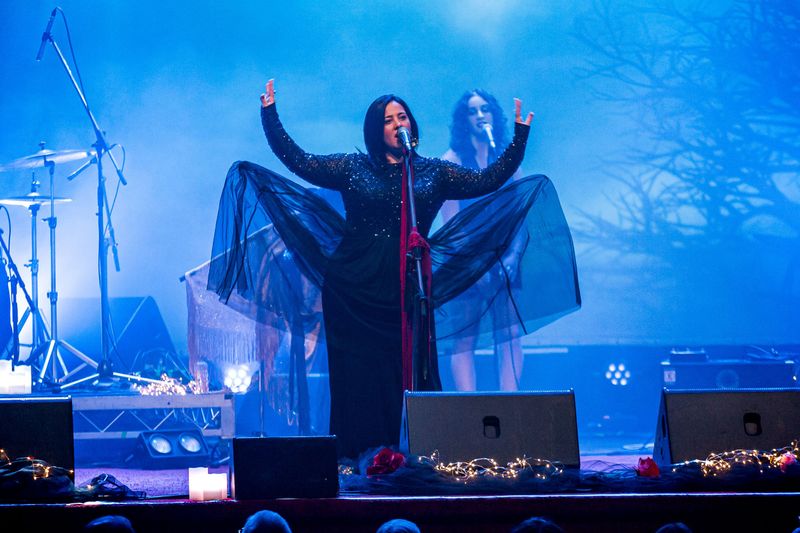 Bloom Fronts Seventh Wonder's Fleetwood Mac Show: WA Tour Bloom Fronts Seventh Wonder's Fleetwood Mac Show: WA Tour