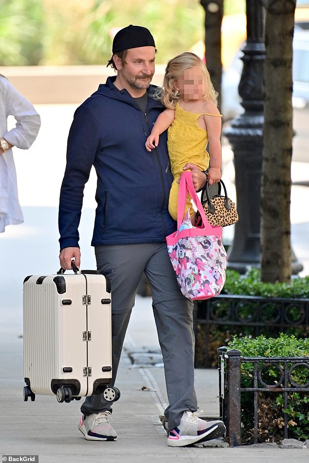 Bradley Cooper And Daughter Lea's Super Bowl 2025 Matching Outfits Bradley Cooper And Daughter Lea's Super Bowl 2025 Matching Outfits