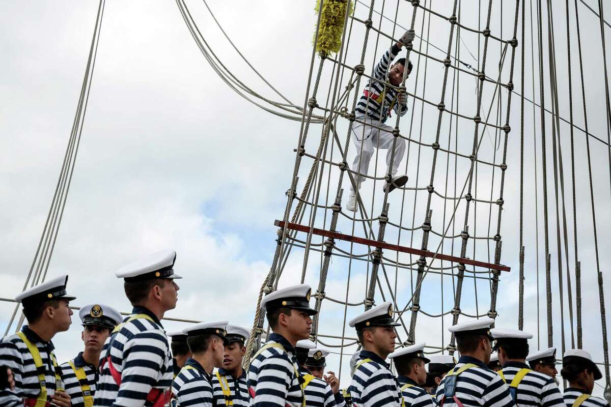 Brooklyn Bridge Tragedy: Mexican Navy Ship Collision Leaves Two Dead Brooklyn Bridge Tragedy: Mexican Navy Ship Collision Leaves Two Dead