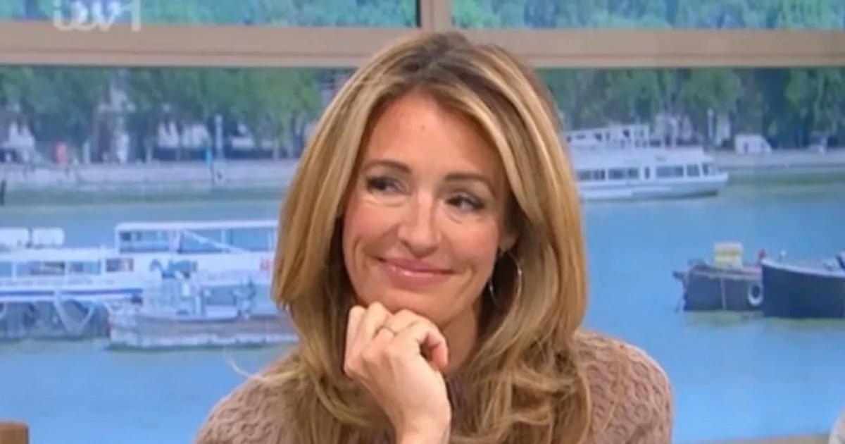 Cat Deeley's Perfect Spring Look: The Cream Pleated Midi Skirt Cat Deeley's Perfect Spring Look: The Cream Pleated Midi Skirt