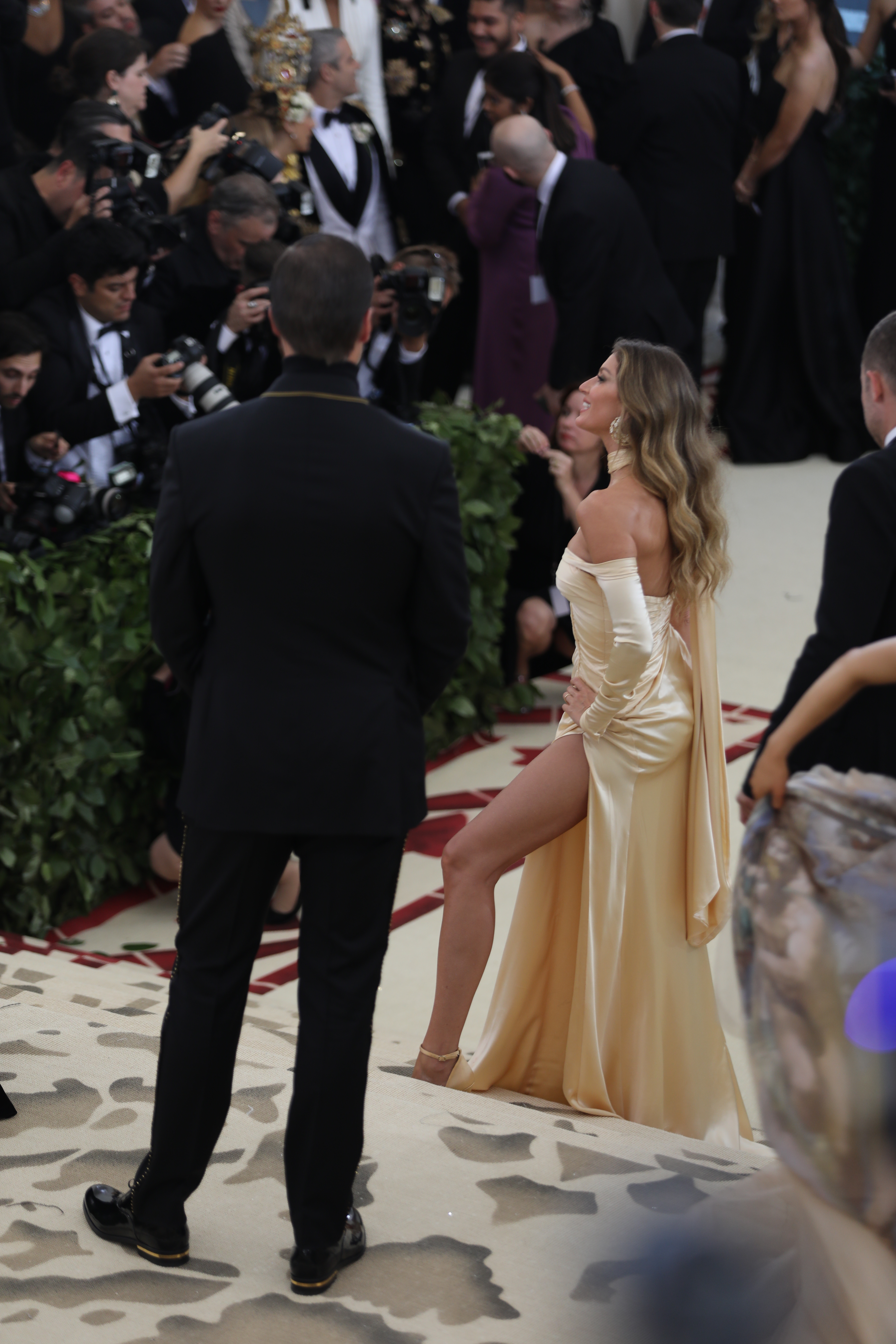 Celebrities Illuminate The Met Gala Red Carpet Celebrities Illuminate The Met Gala Red Carpet