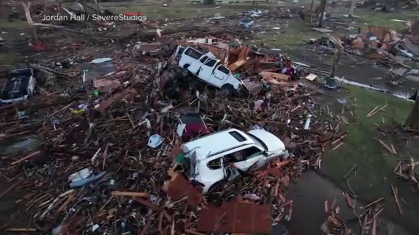 Central US Hit By Deadly Tornado Outbreak: 25 Confirmed Dead Central US Hit By Deadly Tornado Outbreak: 25 Confirmed Dead