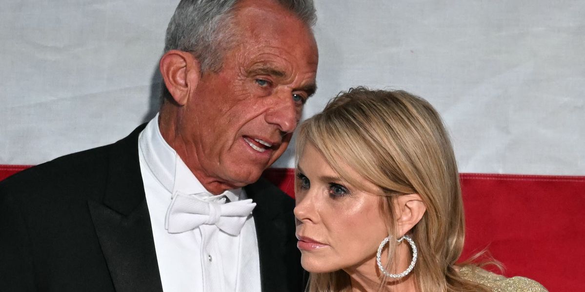 Cheryl Hines Responds To RFK Jr. Sexting Scandal With Ultimatum Cheryl Hines Responds To RFK Jr. Sexting Scandal With Ultimatum