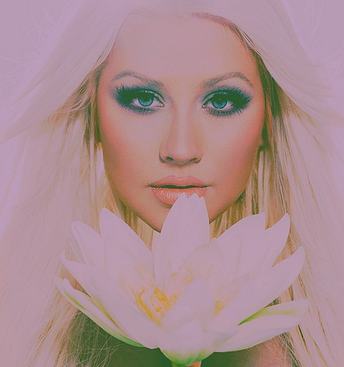 Christina Aguilera: Photoshopped Photos Spark Fan Backlash Christina Aguilera: Photoshopped Photos Spark Fan Backlash