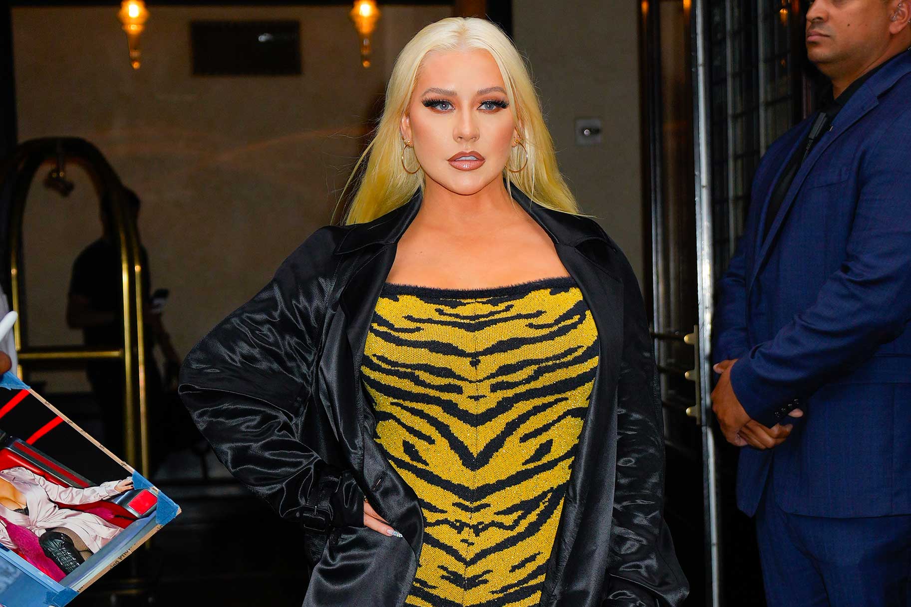 Christina Aguilera's New Photos: Too Much Photoshop? Fan Opinions Divided Christina Aguilera's New Photos: Too Much Photoshop? Fan Opinions Divided