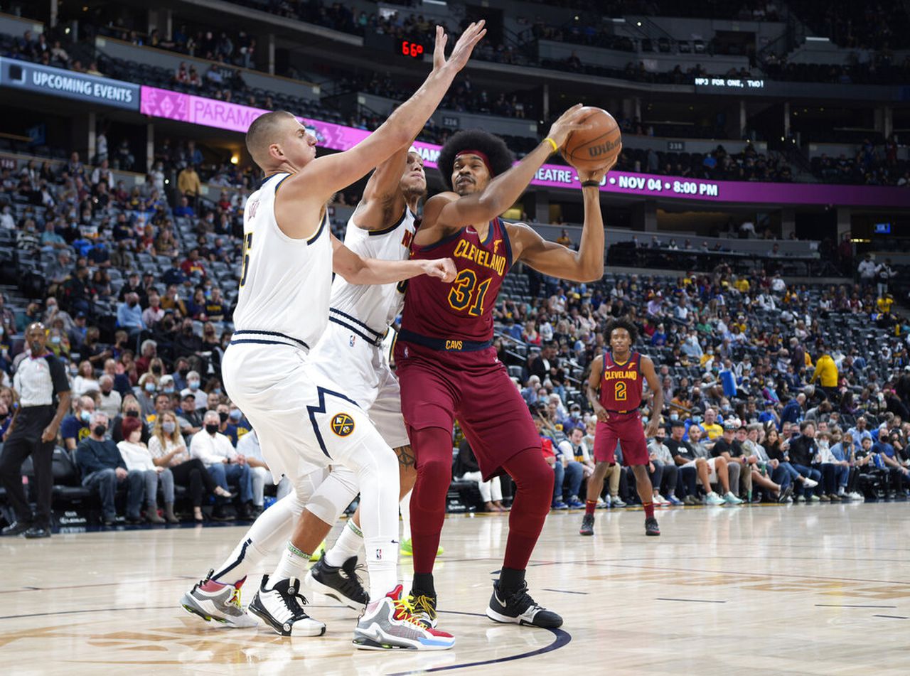 Cleveland Cavaliers' Jarrett Allen Delivers Impressive LeBron-Style Dunk Cleveland Cavaliers' Jarrett Allen Delivers Impressive LeBron-Style Dunk