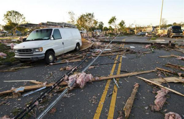 CNN's On-the-Ground Coverage: Devastating Tornado's Impact CNN's On-the-Ground Coverage: Devastating Tornado's Impact