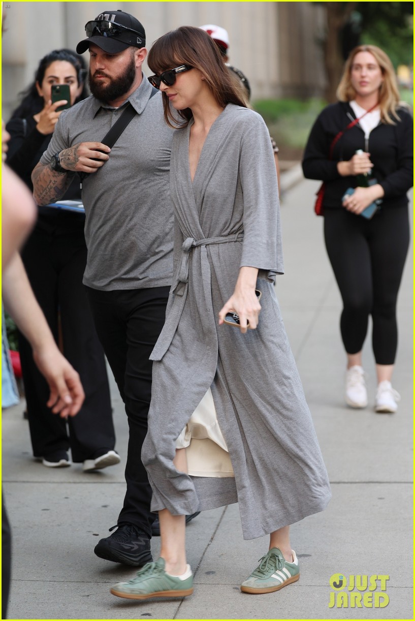 Dakota Johnson With Family At Dakota Johnson With Family At