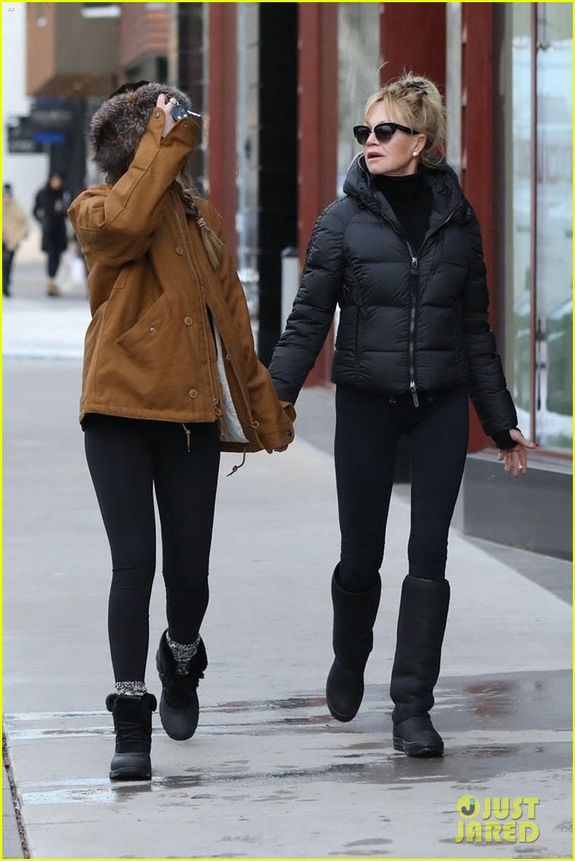 Dakota Johnson's Spring Style: Spotted With Mom Melanie Griffith Dakota Johnson's Spring Style: Spotted With Mom Melanie Griffith