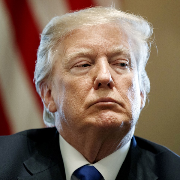 Dazi Trump Al 20% Sull'UE: Conseguenze Per Nike, Lululemon E Altri Brand Dazi Trump Al 20% Sull'UE: Conseguenze Per Nike, Lululemon E Altri Brand