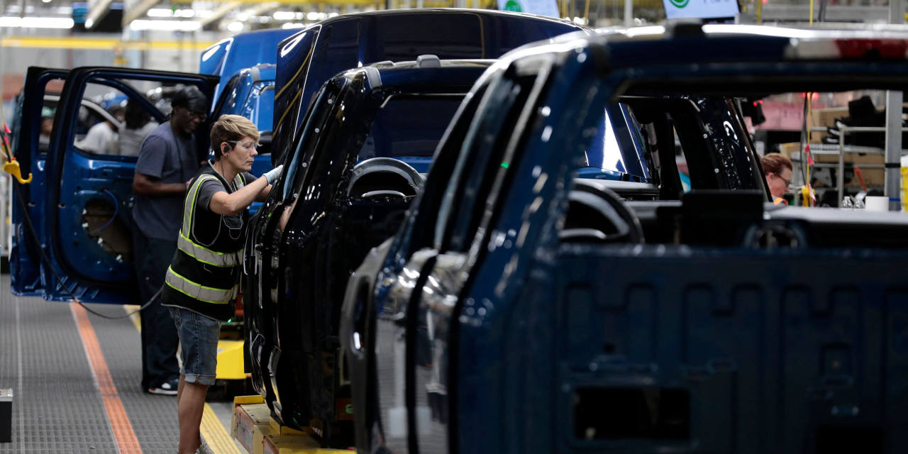 Dealers Intensify Fight Against EV Sales Mandates