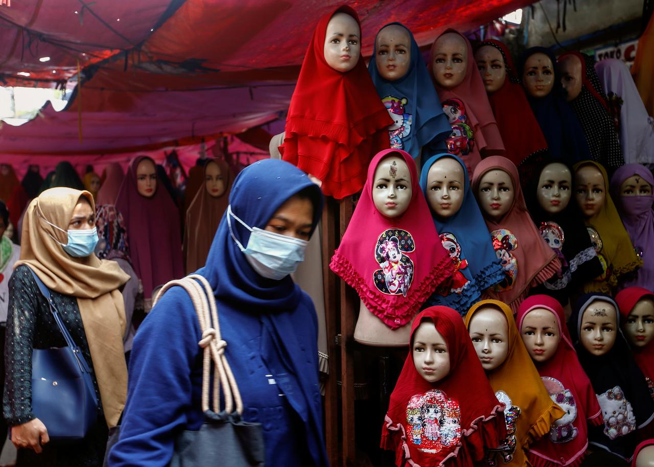 Debate Intensifies: Macron's En Marche Supports Restricting Hijabs For Girls Under 15 Debate Intensifies: Macron's En Marche Supports Restricting Hijabs For Girls Under 15