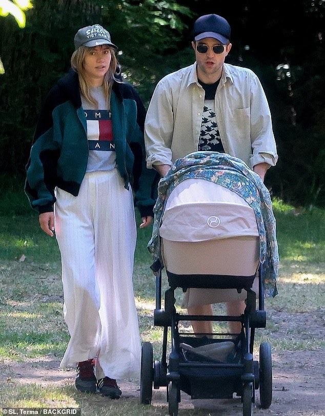 Deconstructing Suki Waterhouse's Deconstructing Suki Waterhouse's