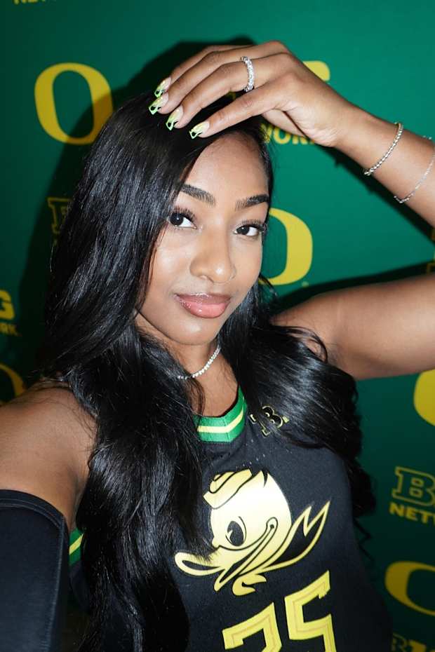 Deja Kelly: From Oregon Ducks Star To Aces Game-Winner Deja Kelly: From Oregon Ducks Star To Aces Game-Winner