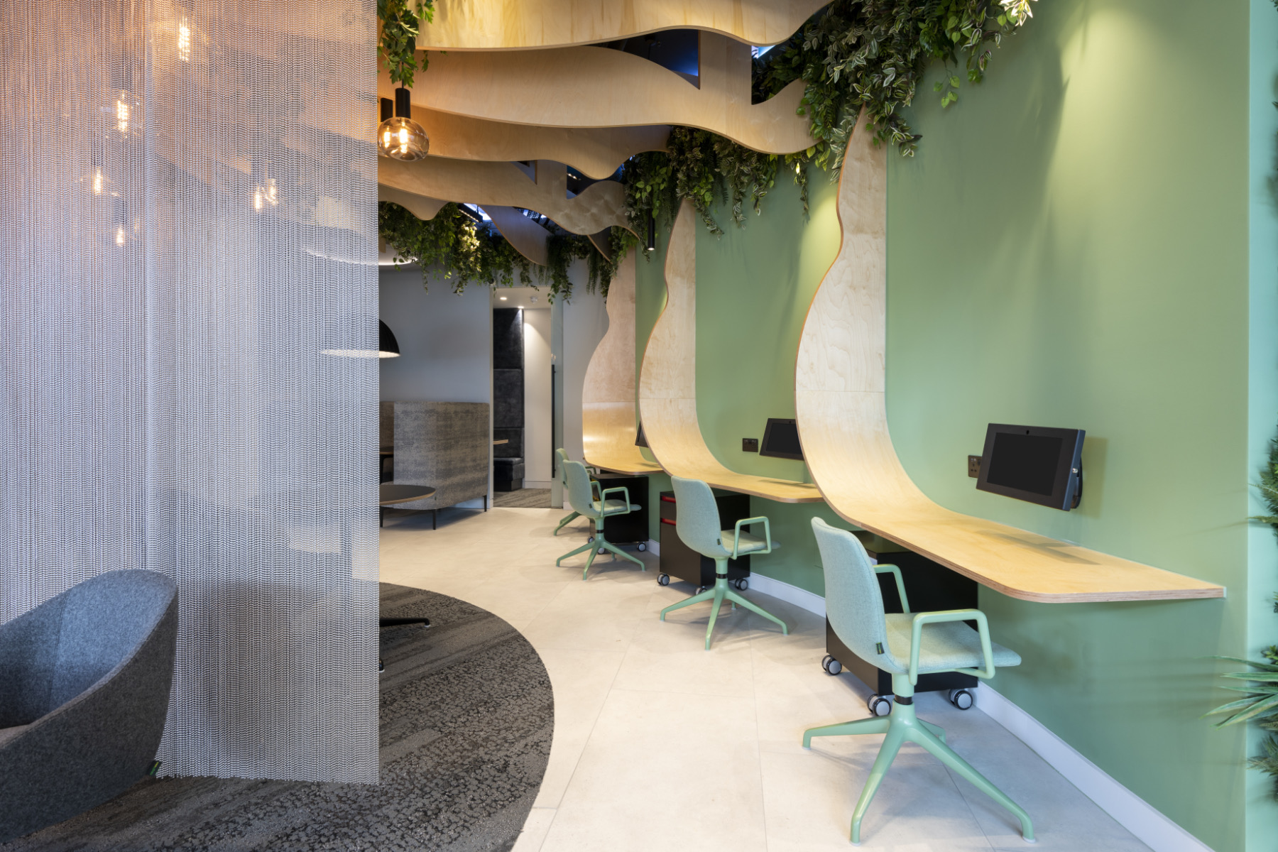 Deutsche Bank's London Office: Unclaimed €18m Fixed Income Bonus