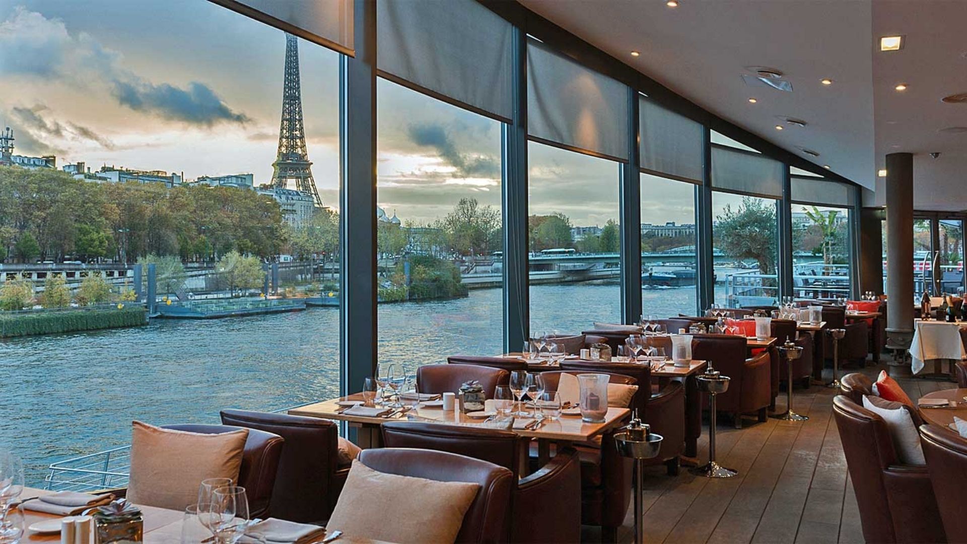 Dijon : Emplois Disponibles Dans Les Restaurants Et Au Rooftop Dauphine Dijon : Emplois Disponibles Dans Les Restaurants Et Au Rooftop Dauphine