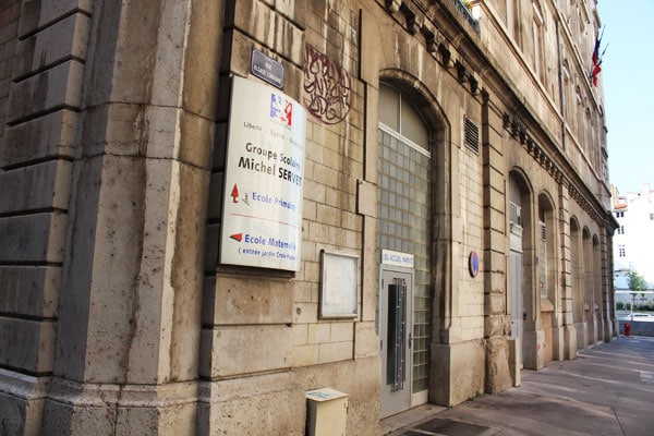 Dijon : Véhicule Lancé Contre Un Mur Rue Michel-Servet - Le Conducteur Se Dénonce Dijon : Véhicule Lancé Contre Un Mur Rue Michel-Servet - Le Conducteur Se Dénonce