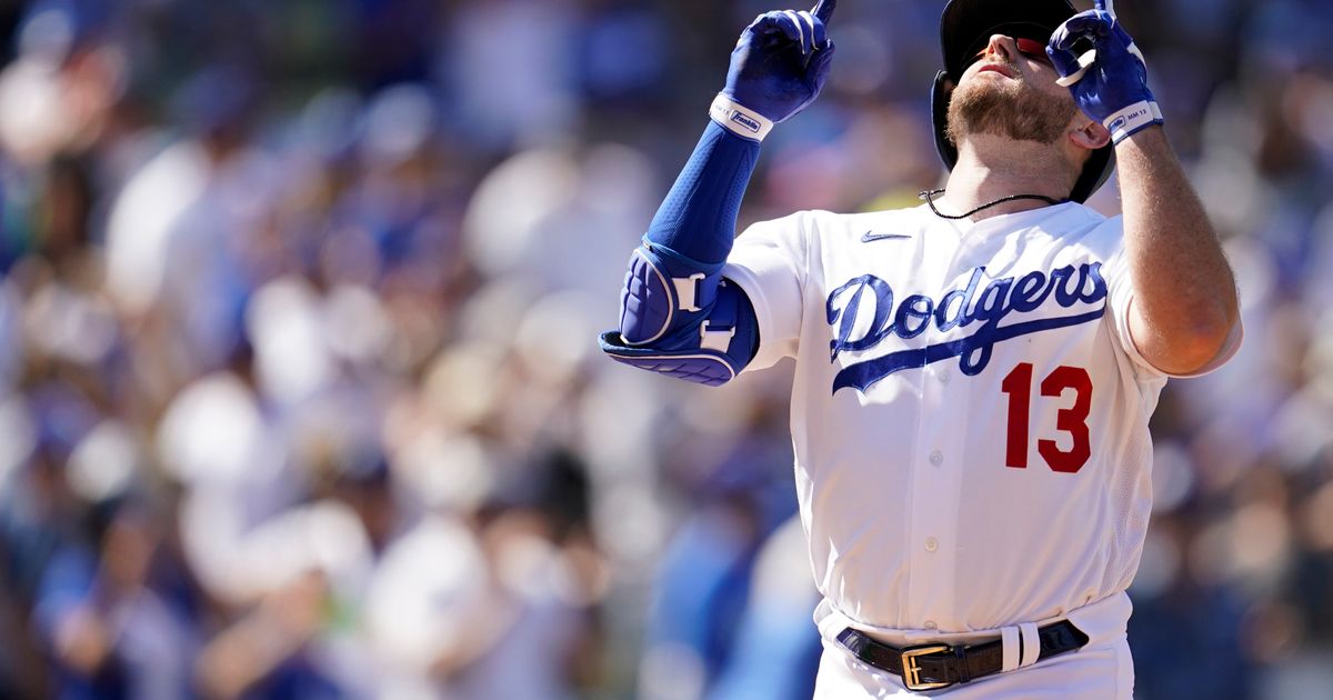 Dodgers' Muncy: Torpedo Bat Test Ends In Game-Tying Hit Dodgers' Muncy: Torpedo Bat Test Ends In Game-Tying Hit