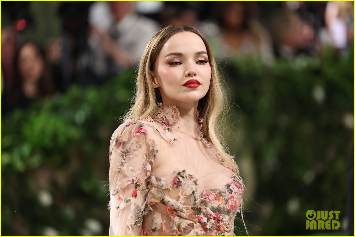 Dove Cameron And Damiano David: Couple Holds Hands Amidst Tour Announcement In NYC Dove Cameron And Damiano David: Couple Holds Hands Amidst Tour Announcement In NYC