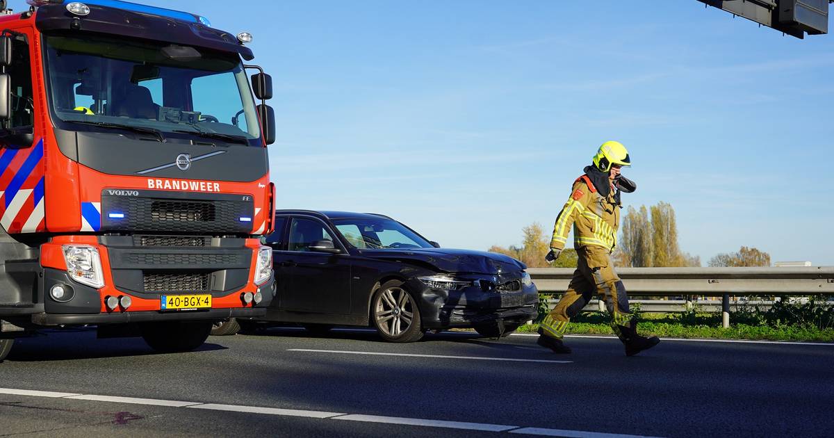 Drie Auto's Botsen Op A67: Dodelijke Slachtoffer Uit Venlo Bij Grashoek Drie Auto's Botsen Op A67: Dodelijke Slachtoffer Uit Venlo Bij Grashoek