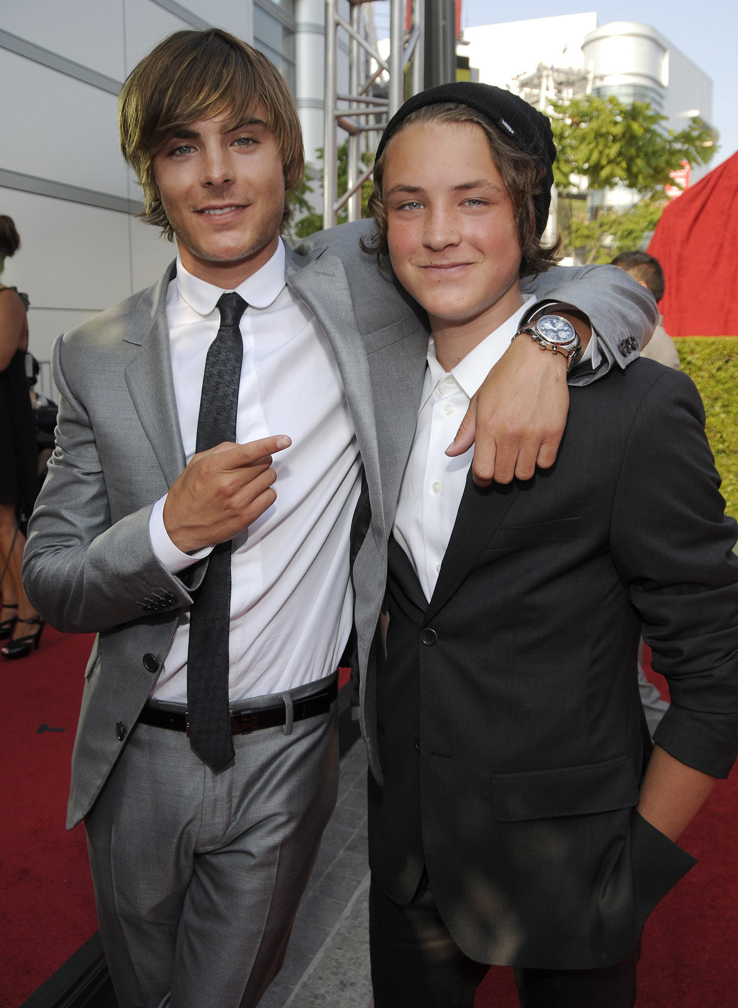 Dylan Efron And Zac Efron: Sibling Rivalry Revealed Dylan Efron And Zac Efron: Sibling Rivalry Revealed