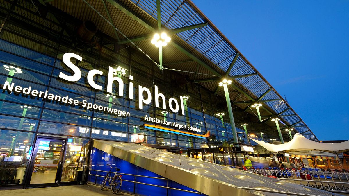 Easter & Spring Holiday Travel: Expect Delays At Schiphol Airport, On Roads, And Ferries Easter & Spring Holiday Travel: Expect Delays At Schiphol Airport, On Roads, And Ferries
