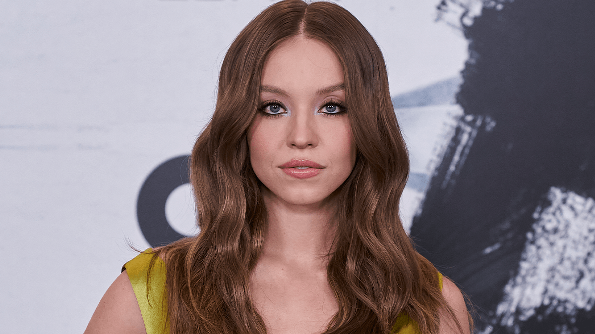 Echo Valley Images: A First Look At The Sydney Sweeney And Julianne Moore Thriller Echo Valley Images: A First Look At The Sydney Sweeney And Julianne Moore Thriller