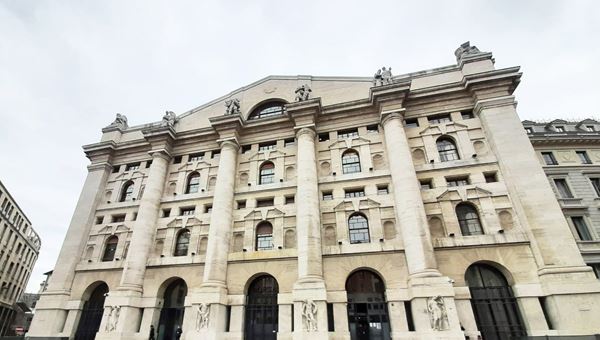 Effetto Dazi USA: Previsioni Sui Prezzi Dell'Abbigliamento Effetto Dazi USA: Previsioni Sui Prezzi Dell'Abbigliamento